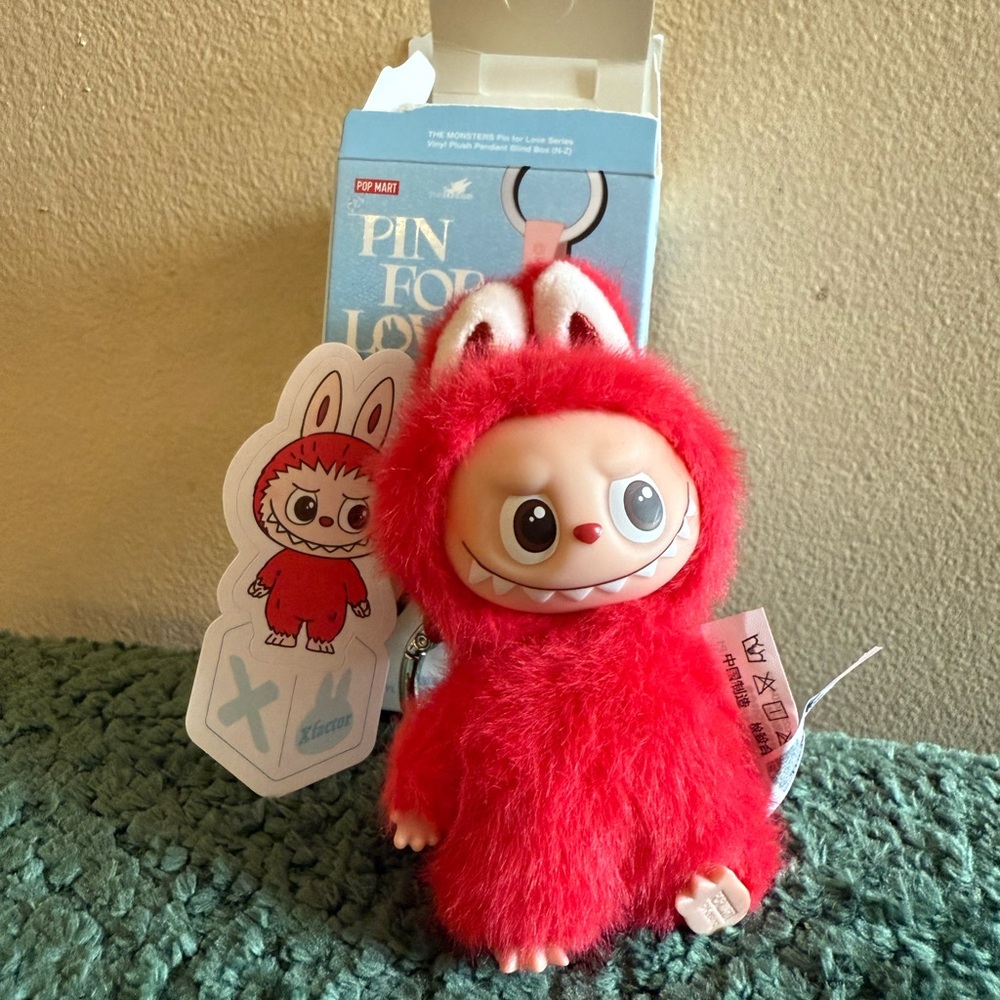 Pop Mart Labubu – Pin For Love Series (X) ❤️